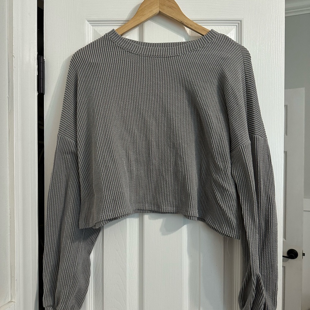 Gray Ribbed Long Sleeve Crop Top